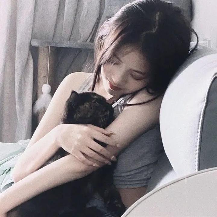 水中的女人